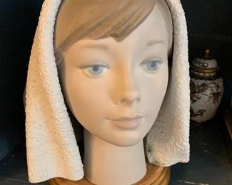 Lladro headbust towel floral large mint $500 or best offer