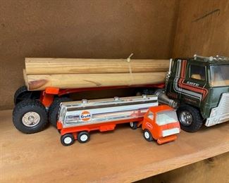 Vintage Tonka log hauler toy truck
