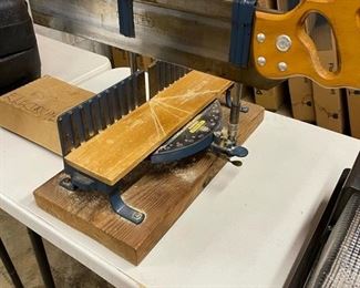 Standly miter box and saw
