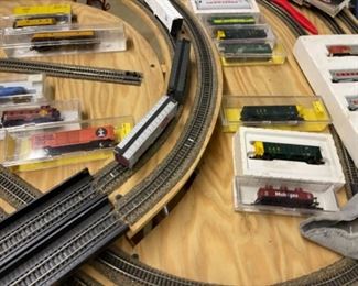 H scale train cars and accessoriness 
