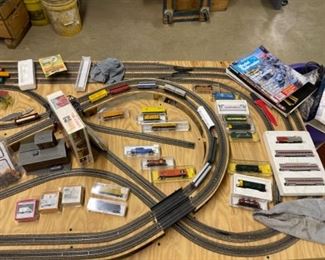 H scale accessories and cars