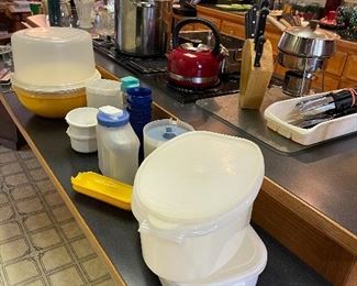 Tupperware items and small kitchen items