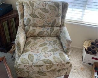 Side chair in excellent shape