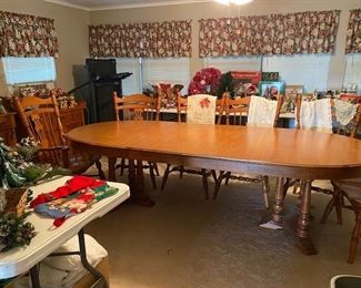 Tell City Furniture Dining Table and Chairs