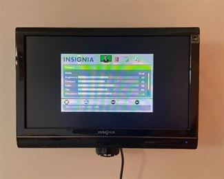 Insignia LCD TV With Wall Mount