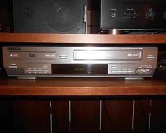 Go Video DVR4400 DVD CD VHS MP3 Player