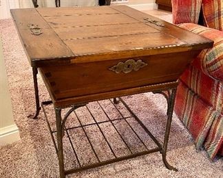 End table / side table 