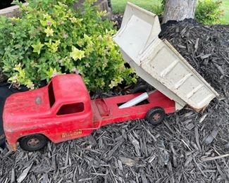 Vintage Structo Co. Dump Truck