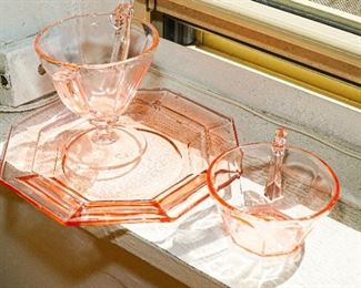 depression glass, large collectin