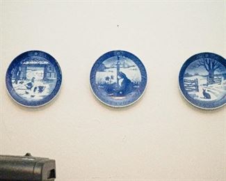 3 blue and white plates