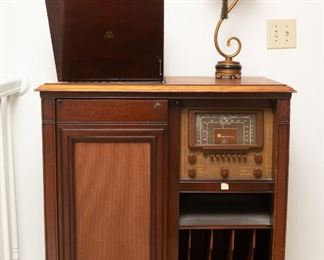 1940s Magnavox Radio and Phonograph Console