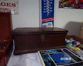 small trunk, marble eggs