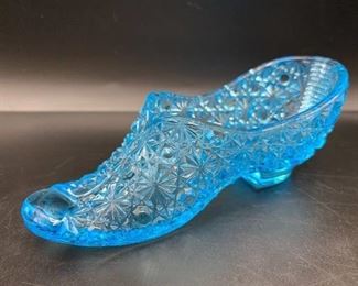 Fenton Button and Daisy Pattern Blue Slipper - note crack