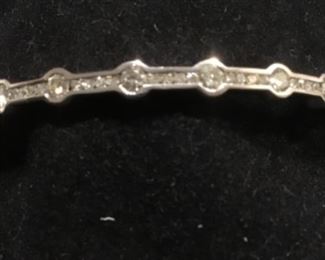 1 ct. weight round diamonds white gold bracelet clarity I 1.        Weight 11.5 DWTS