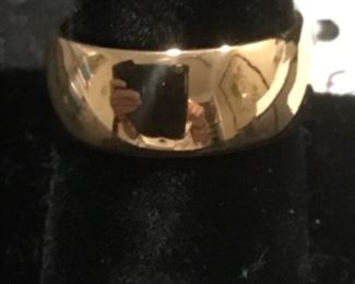 14k yellow gold wedding mans ring size 9.5