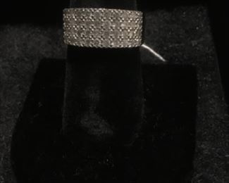 14 K white gold diamonds ring