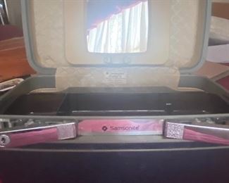 Samsonite travel case $10