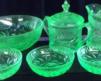 VINTAGE VASELINE GLASS TEA SET & BOWLS URANIUM GLASS GLASSWARE