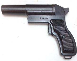 1977 26.5MM POLISH FLARE GUN WITH CASE
