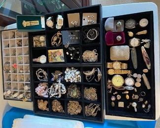 Selection of costume jewelry 