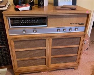 Vintage RCA Victor Orthophonic High Fidelity Record Player & Radio
Does not work. 
You can hear the speakers turn on & you can hear the motor running for the turntable but no sound comes out. 
Must be able to move from upstairs & load yourself.