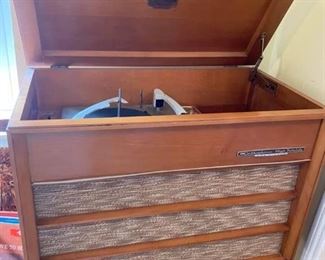 Vintage RCA Victor Orthophonic High Fidelity Phonograph. 
Good condition.
Table turns but will not play. 
29” across x 16” deep x 30” tall.
Must be able to move from upstairs and load yourself.