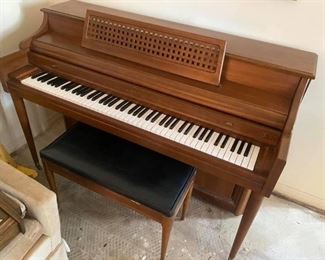 Kimball Consolette Piano & Bench
Good condition.
I do not know the last time it has been tuned or serviced.
58” long x 24” deep x 38” tall
Pickup in Memorial area.
Must be able to move and load yourself.