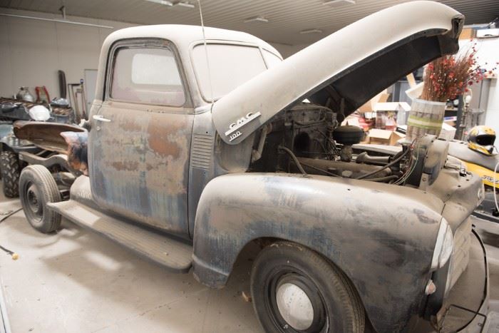 $4,000 1949 GMC 100 Truck -- 1949 GMC 100. Cross members. Muffler exhaust shield. Tailgate. Fenders. Buick Engine. Please message with questions or to set a time to come take a look at it.