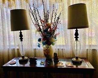 Lamps, Flowers & Knick Knacks