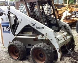 Located in: Chattanooga, TN
MFG Bobcat
Model 773
Skidsteer
Does NOT Run Or Operate
P.I.N: 509645855
Hours: 1,436
**Sold as is Where is**