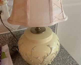 Vintage Ginger Jar Lamp . WORKS GREAT !