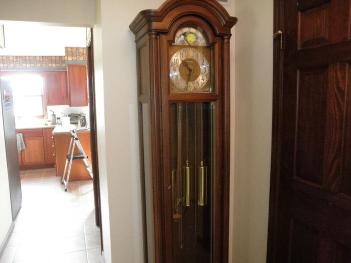 beautiful grandfather clock  three different chimes