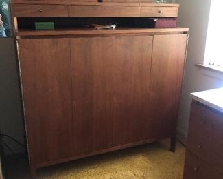Paul McCobb Gentleman's Chest