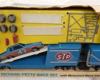 RICHARD PETTY RACE SET W/ ORIG. BOX