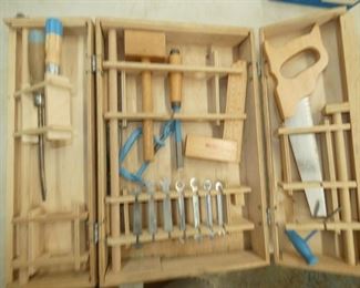 CHILDS WOODEN TOOL CHEST W/ TOOLS 