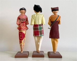 LOT #200 - $30 - Lot of 3 Ethnic / Cultural Dolls, Traditional Clothes / Costumes