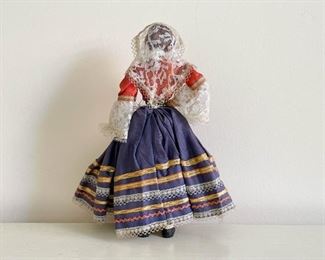 LOT #207 - $10 - Ethnic / Cultural Doll, Traditional Clothes / Costumes, Mexico