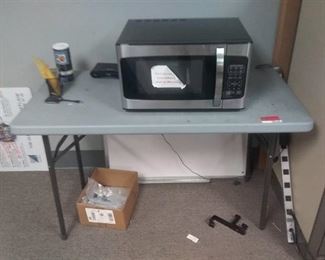 47 3/4" by 23 1/2" by 29" plastic table with Hamilton Beach microwave included: ALL ITEMS ON TABLE INCLUDED