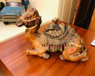 VINTAGE METAL CAMEL INK WELL 