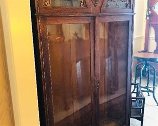 CABINET W/ GLASS SHELVES