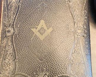 HOLMAN SELF EXPLANATORY EDITION BIBLE