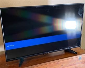 Toshiba LED HD TV 43L310U 24x38x9in HxWxD