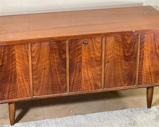 AS-IS MCM Walnut LANE Princess Cedar Chest Blanket Hope 22x43x18in HxWxD