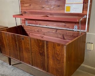 AS-IS MCM Walnut LANE Princess Cedar Chest Blanket Hope 22x43x18in HxWxD