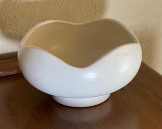 Hull USA Pottery Bowl Ceramic 4.75in H x 8in diameter