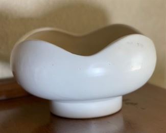 Hull USA Pottery Bowl Ceramic 4.75in H x 8in diameter