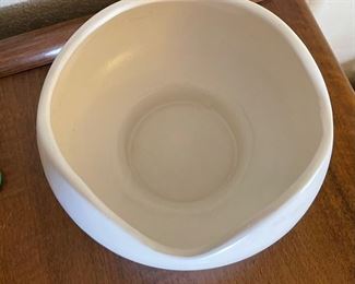 Hull USA Pottery Bowl Ceramic 4.75in H x 8in diameter
