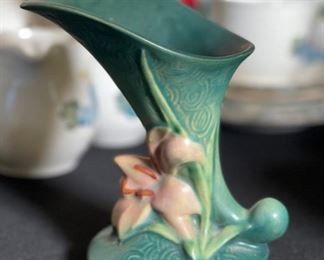 Roseville 203-6 Pottery Vase Cornucopia Vase Zephyr Lily 6x4.75x5in HxWxD