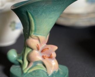 Roseville 203-6 Pottery Vase Cornucopia Vase Zephyr Lily 6x4.75x5in HxWxD
