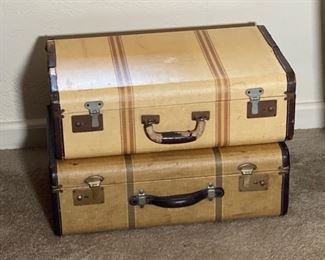 2pc Vintage Luggage Large: 7.5x21x14in HxWxD